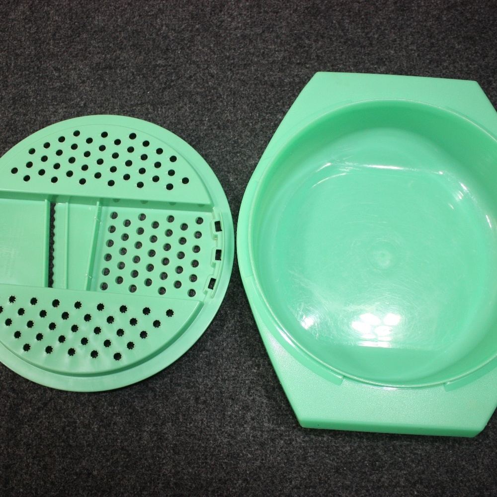Vintage Tupperware 2pc Green Cheese Grater Slicer 787 and Catch Bowl 786